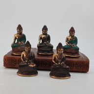 Mini Buda sentado meditando