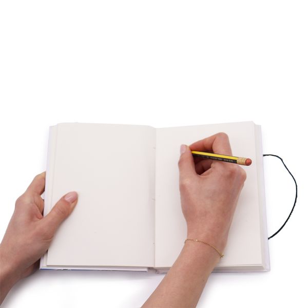 Libreta pequeña con correa - Somos hojas del mismo árbol