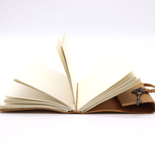 Cuaderno de Cuero Claro con Llave