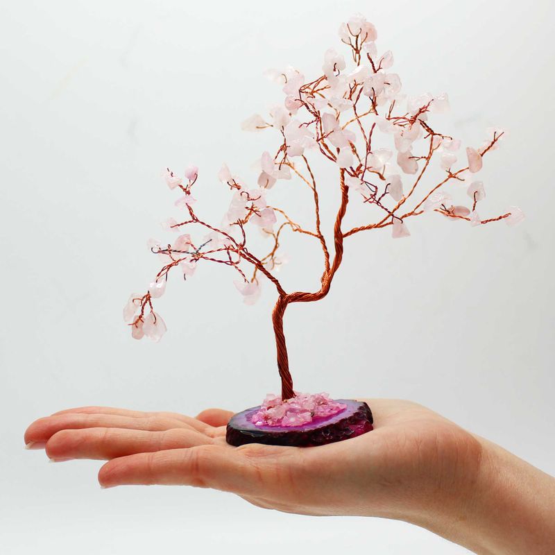Arbol de piedras preciosas grande: Cuarzo rosa sobre base de ágata rosa (100 piedras)