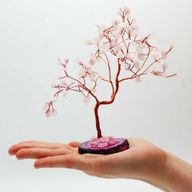 Arbol de piedras preciosas grande: Cuarzo rosa sobre base de ágata rosa (100 piedras)