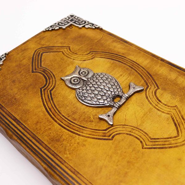 Libro Bronceado Cafe Fuerte - Búho de zinc con Bordes