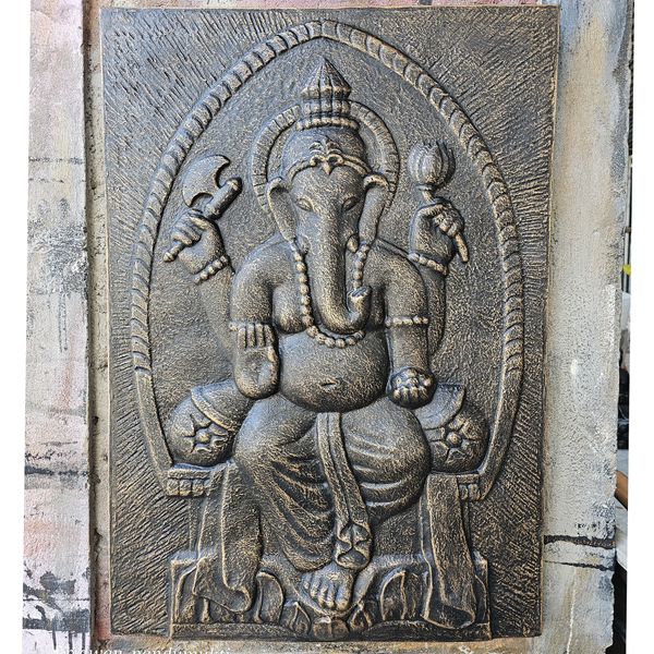 Gran Relieve de Ganapati Dorado Antiguo