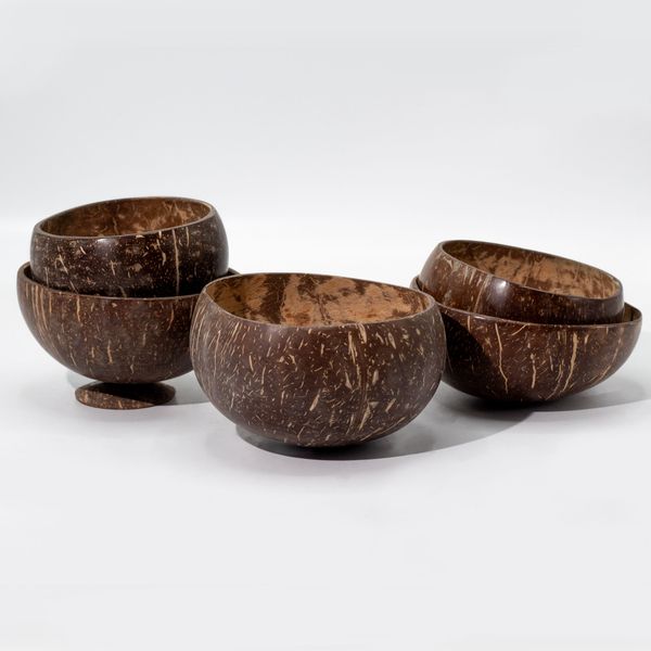 Pequeño cuenco de coco natural con soporte - pulido - uso artesanal - 9 x 10 cm