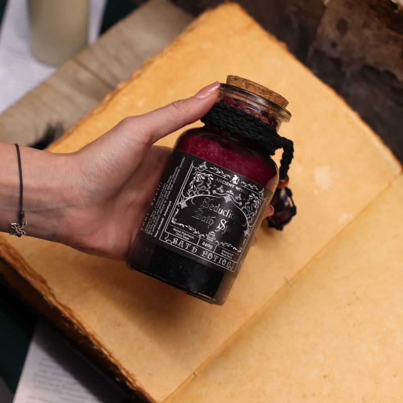 Poción de baño de hechizo de bruja antigua y amuleto de cristal de amatista - Seducción