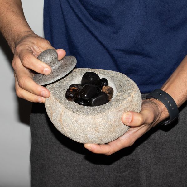 Maceta de enraizamiento con piedra de río natural