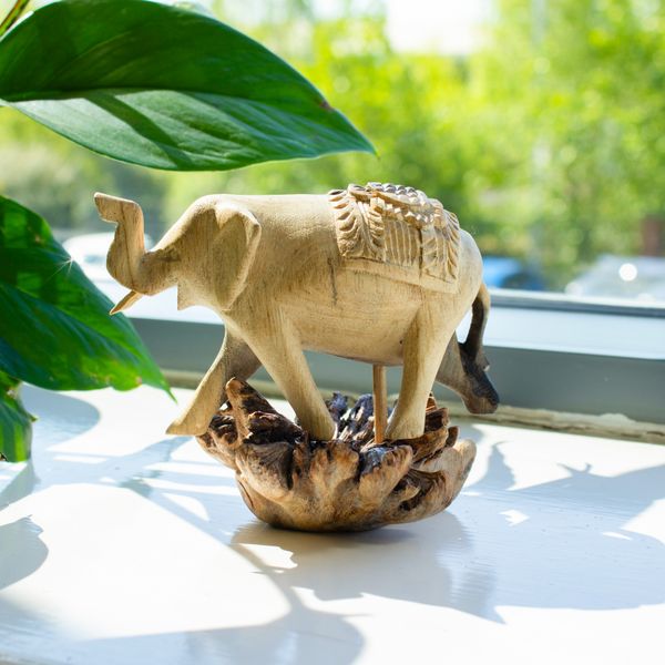 Figura de Madera Tallada a Mano - Elefante