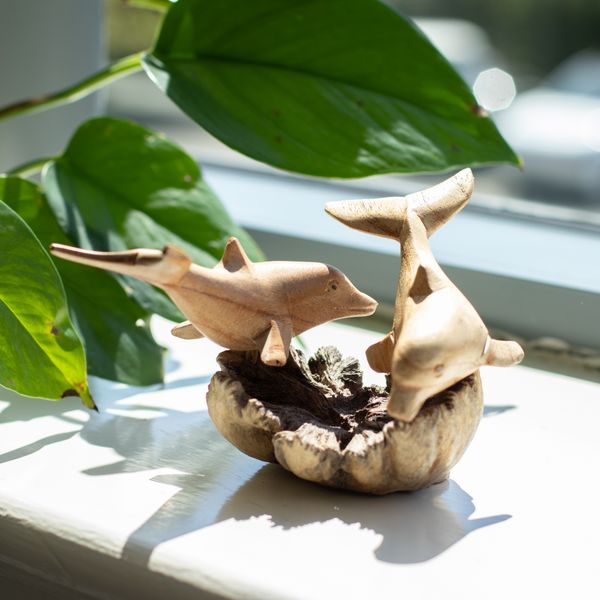 Figura de Madera Tallada a Mano  - Delfines jugando