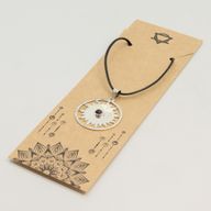 Colgante Esotérico de la India - Plateado con baño de plata (cordón de 45 cm) - Amatista para la adoración del Sol