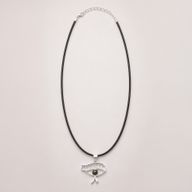 Colgante Esotérico de la India - Plateado con baño de plata (cordón de 45 cm) - Ojo Cleopatra - Iolita