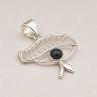 Colgante Esotérico de la India - Plateado con baño de plata (cordón de 45 cm) - Ojo Cleopatra - Iolita