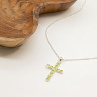 Colgante esotérico de la India - Baño de plata (cadena de 45 cm) - Crucifijo de peridoto