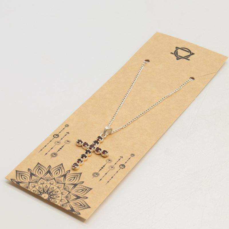 Colgante esotérico de la India - Plateado (cadena de 45 cm) - Crucifijo de granate