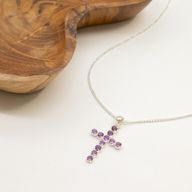 Colgante esotérico de la India - Plateado (cadena de 45 cm) - Crucifijo de amatista