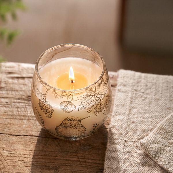 Velas en frascos de vidrio