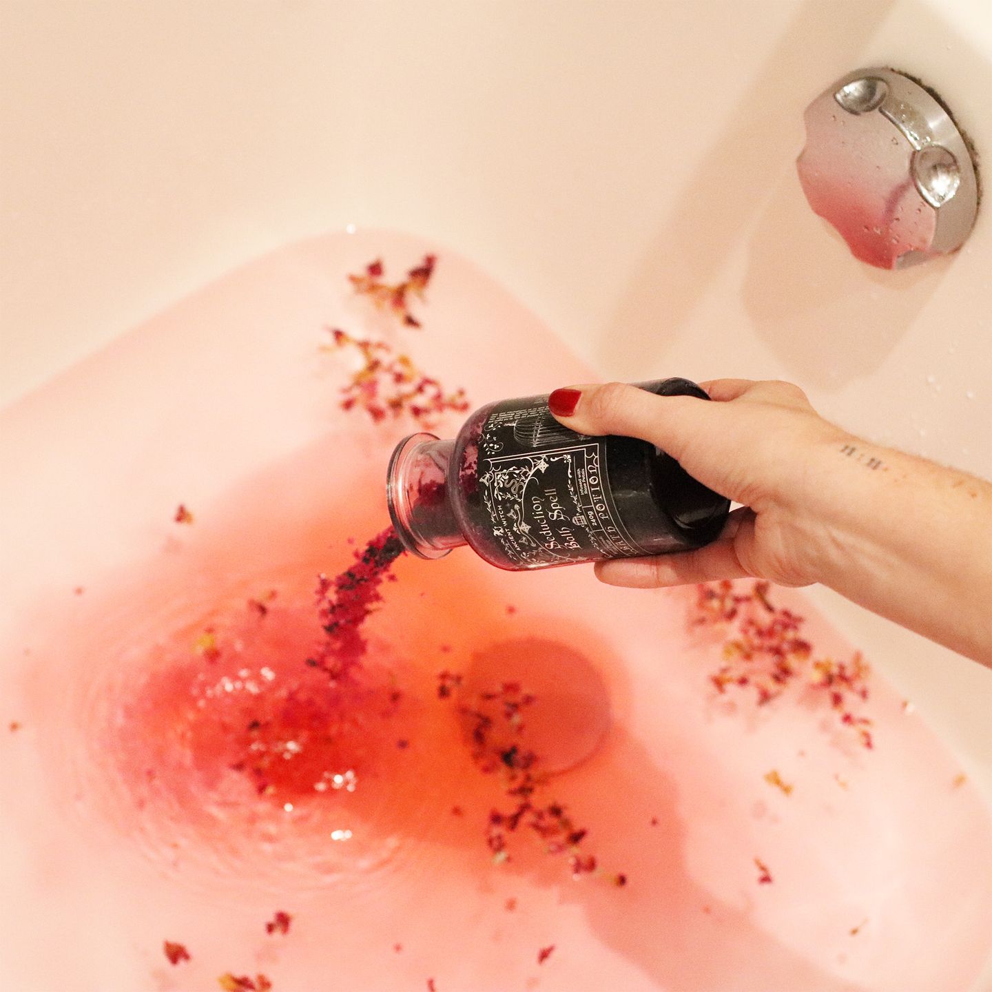 Poción de hechizo de baño de bruja antigua