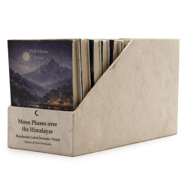 Cuadernos mixtos de montaña con fases lunares de tamaño mediano - (12x8 cm) - 40 páginas (3x4 diseños variados) - En estuche de exhibición