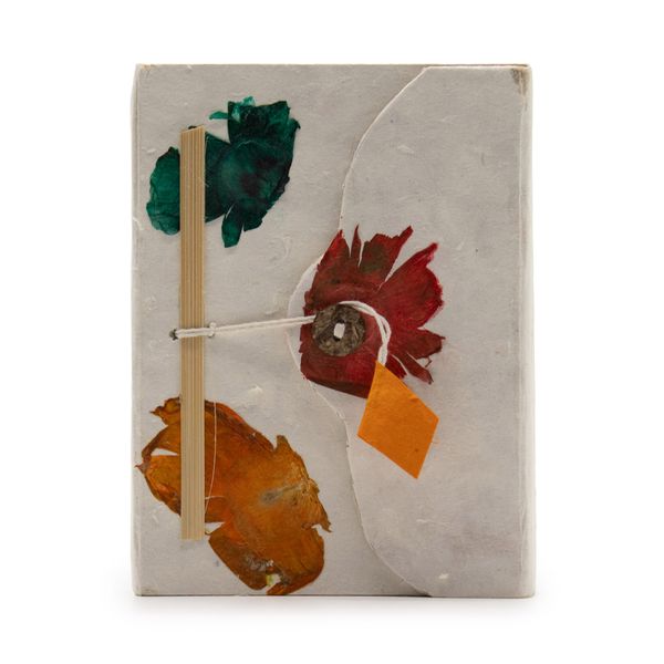 Cuaderno de papel Lokta con cierre de botón, tamaño Mediano (15x12 cm) - 45 páginas - Con diseño floral auténtico del Himalaya