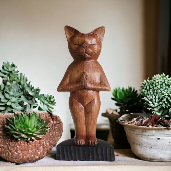 Gato de yoga tallados a mano
