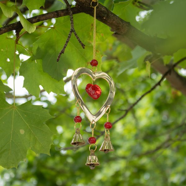 Carillón Indio - Latón con Corazón de Cristal Rubí - 3 Campanas - 6.5x24cm