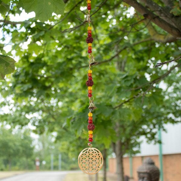 Carillón Indio - Flor de la Vida de latón con Rudraksha Cuentas de Chakras en Cuerda - 6x63cm
