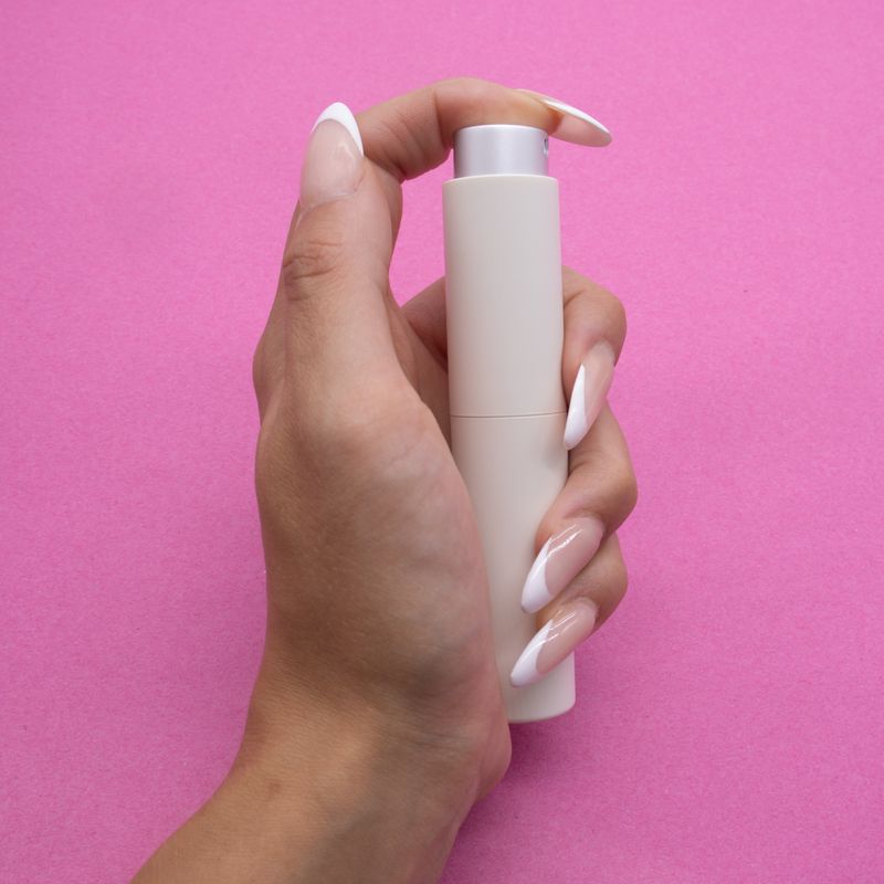 Frasco de perfume con aplicador giratorio - 10 ml - Crema