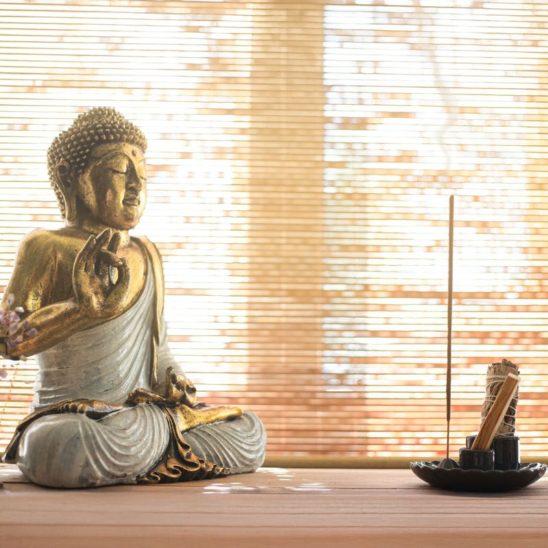 Buda Blanco y Dorado - Extragrande 40 cm - Abhaya Mudra (Sin Miedo)