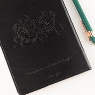 Cuaderno de Intención - Limpieza de Pantalla LCD - Efecto Cuero Negro - Hoja de Latón - 80 Hojas