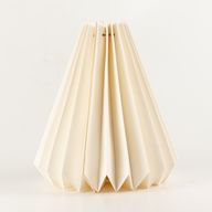 Pantalla de papel geométrica en forma de cono