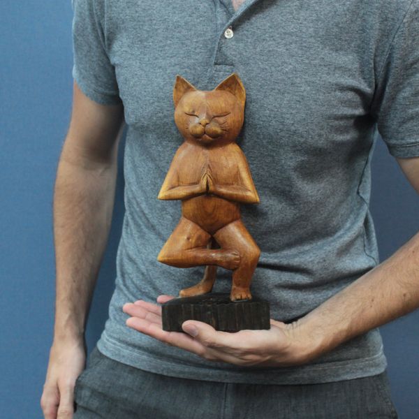 Gatos de yoga tallados a mano - Una Pierna