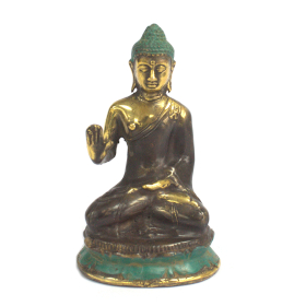 Buda sentado con la mano hacia arriba