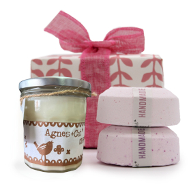 Set de Regalo:  Bomba de baño de Peonías & té y rosas  + Vela de Café & Nueces