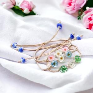 Pulsera con flores prensadas reales en cristal – Joyería natural única