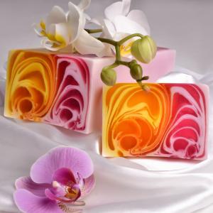 Barra grande para cortar y vender pastillas de 100 g.